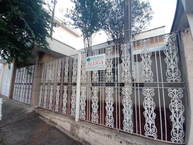 Casa com 250m² 3 quartos e 1 banheiro, para alugar, no bairro Vila Loyola em São João da Boa Vista
