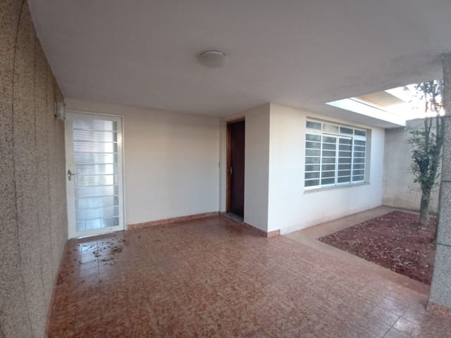 Casa com 250m² 3 quartos e 1 banheiro, para alugar, no bairro Vila Loyola em São João da Boa Vista