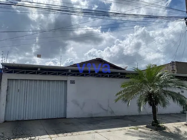 Casa com 453m² 4 quartos e 3 banheiros, à venda, no bairro Jardim Mont Serrat em Aparecida de Goiânia