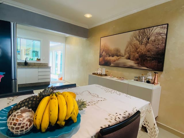 Casa com 490m² 6 quartos e 5 banheiros, à venda, no bairro Uvaranas em Ponta Grossa