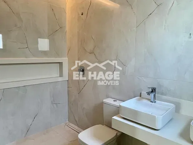 Casa com 307m² 3 quartos e 4 banheiros, à venda, no bairro Jardim Universitário em Cuiabá