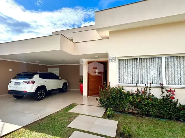 Casa com 600m² 3 quartos e 3 banheiros, à venda, no bairro Vila Neves em Rolândia