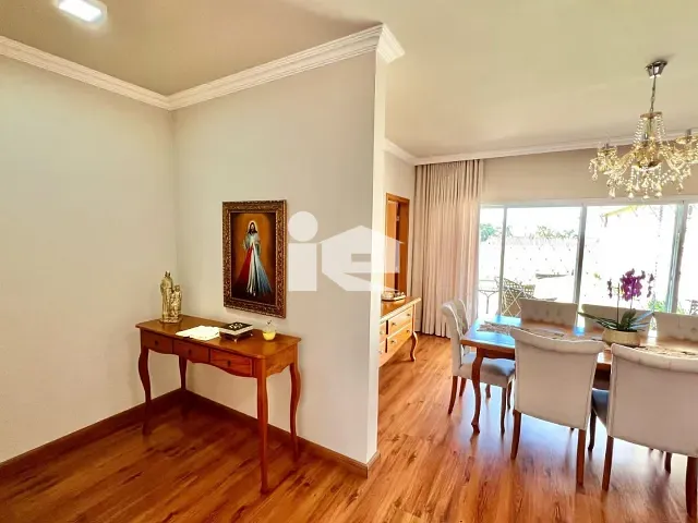 Casa com 600m² 3 quartos e 3 banheiros, à venda, no bairro Vila Neves em Rolândia