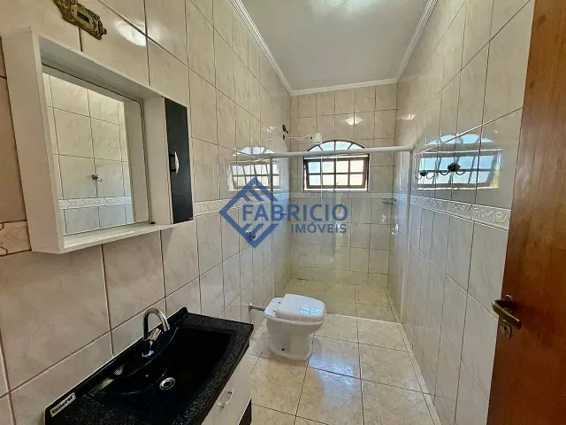 Casa com 800m² 3 quartos e 2 banheiros, para alugar, no bairro Ipiranga em Louveira