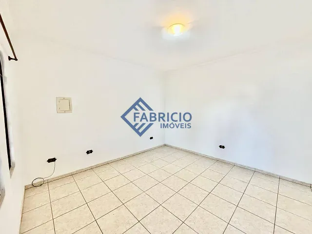 Casa com 800m² 3 quartos e 2 banheiros, para alugar, no bairro Ipiranga em Louveira