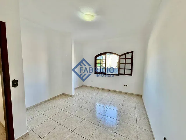 Casa com 800m² 3 quartos e 2 banheiros, para alugar, no bairro Ipiranga em Louveira