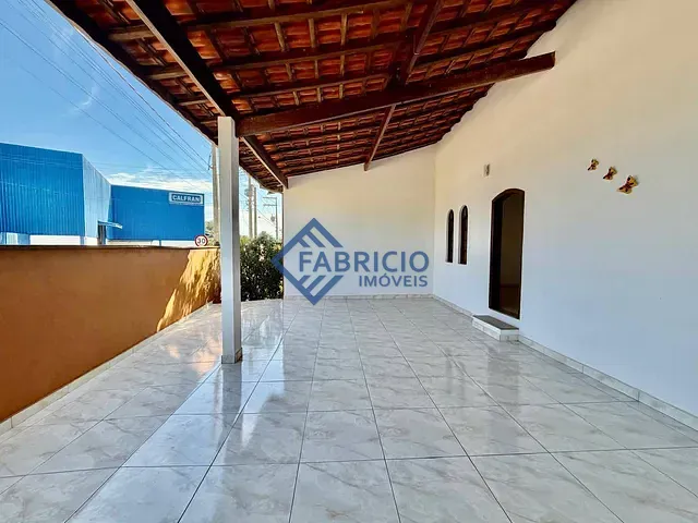 Casa com 800m² 3 quartos e 2 banheiros, para alugar, no bairro Ipiranga em Louveira