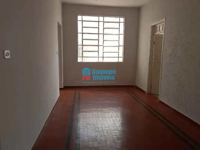 Casa com 180m², para alugar, no bairro centro em GUAXUPÉ