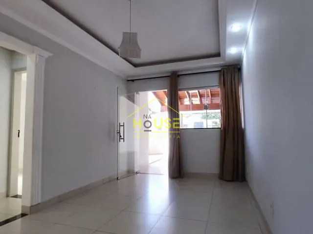 Casa com 240m², à venda, no bairro Parque Residencial do Lago em Votuporanga