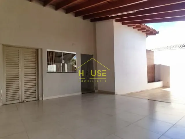 Casa com 240m², à venda, no bairro Parque Residencial do Lago em Votuporanga