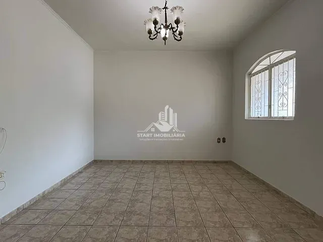 Casa 3 quartos e 2 banheiros, para alugar, no bairro Centro em Pederneiras
