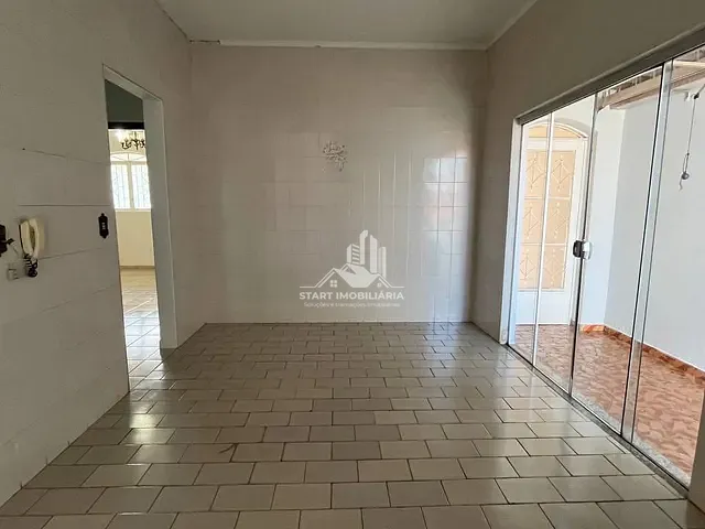 Casa 3 quartos e 2 banheiros, para alugar, no bairro Centro em Pederneiras