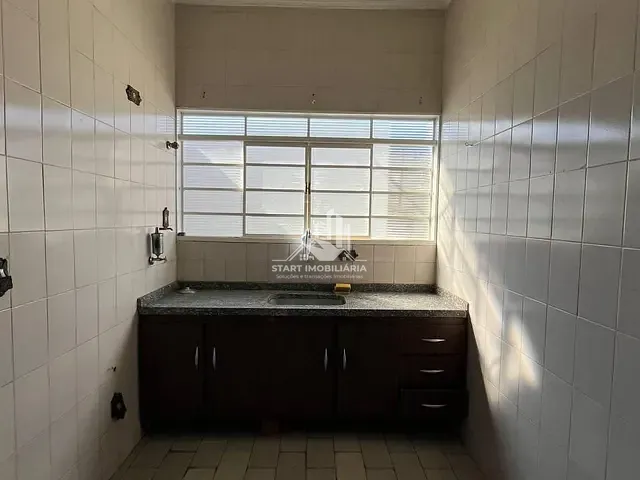 Casa 3 quartos e 2 banheiros, para alugar, no bairro Centro em Pederneiras