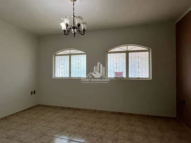 Casa 3 quartos e 2 banheiros, para alugar, no bairro Centro em Pederneiras