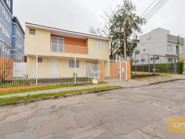 Casa com 215m² 3 quartos e 2 banheiros, para alugar, no bairro Uberaba em Curitiba