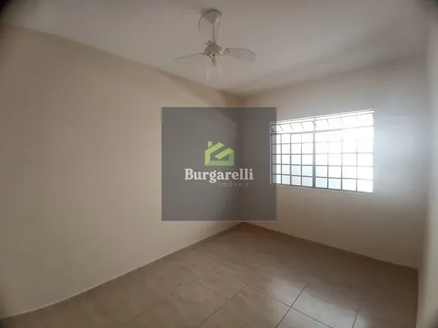 Casa 2 quartos e 1 banheiro, para alugar, no bairro Jardim América em Lavras