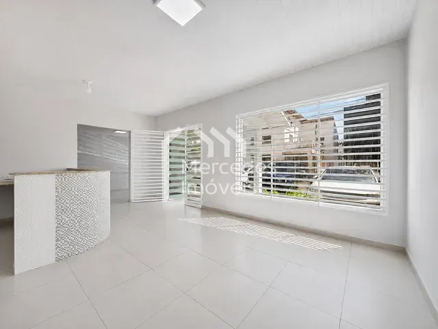 Casa com 300m², para alugar, no bairro Centro em Itajaí