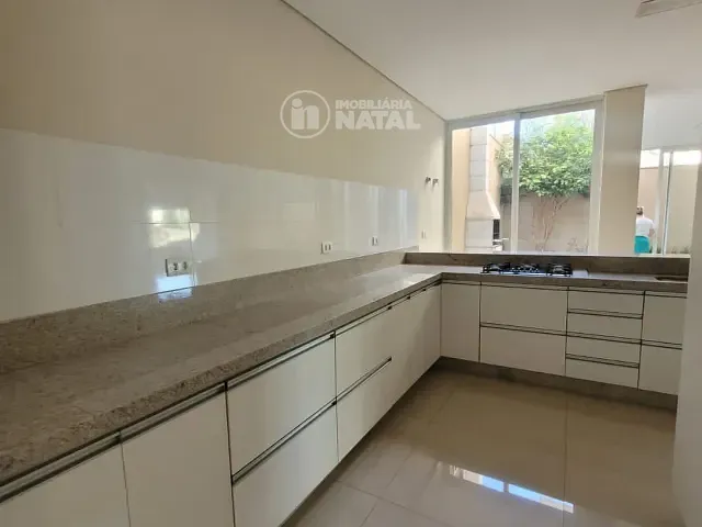 Casa com 330m² 4 quartos e 5 banheiros, para alugar, no bairro Esperança em Londrina