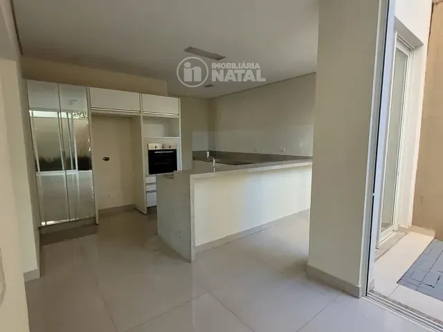 Casa com 330m² 4 quartos e 5 banheiros, para alugar, no bairro Esperança em Londrina