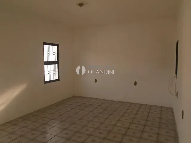 Casa com 300m² 2 quartos e 2 banheiros, à venda, no bairro Itamaraty em Artur Nogueira