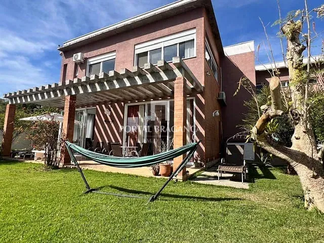 Casa com 922m² 4 quartos e 4 banheiros, à venda, no bairro Condomínio Residencial e Comercial Fazenda Santa Petronilla em Bragança Paulista