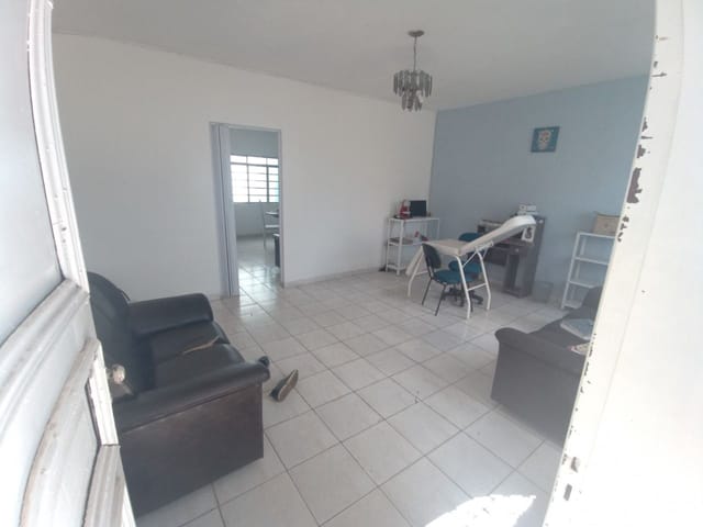Casa com 290m² 4 quartos e 2 banheiros, à venda, no bairro Vila Tenente Vasconcelos em São João da Boa Vista