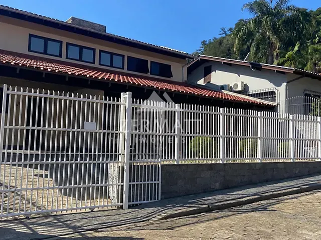 Casa com 260m² 3 quartos e 2 banheiros, à venda, no bairro Velha em Blumenau