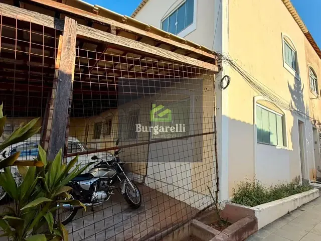 Casa 4 quartos e 2 banheiros, para alugar, no bairro Centenário em Lavras