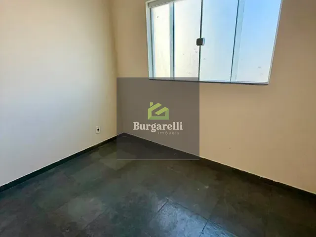 Casa 4 quartos e 2 banheiros, para alugar, no bairro Centenário em Lavras