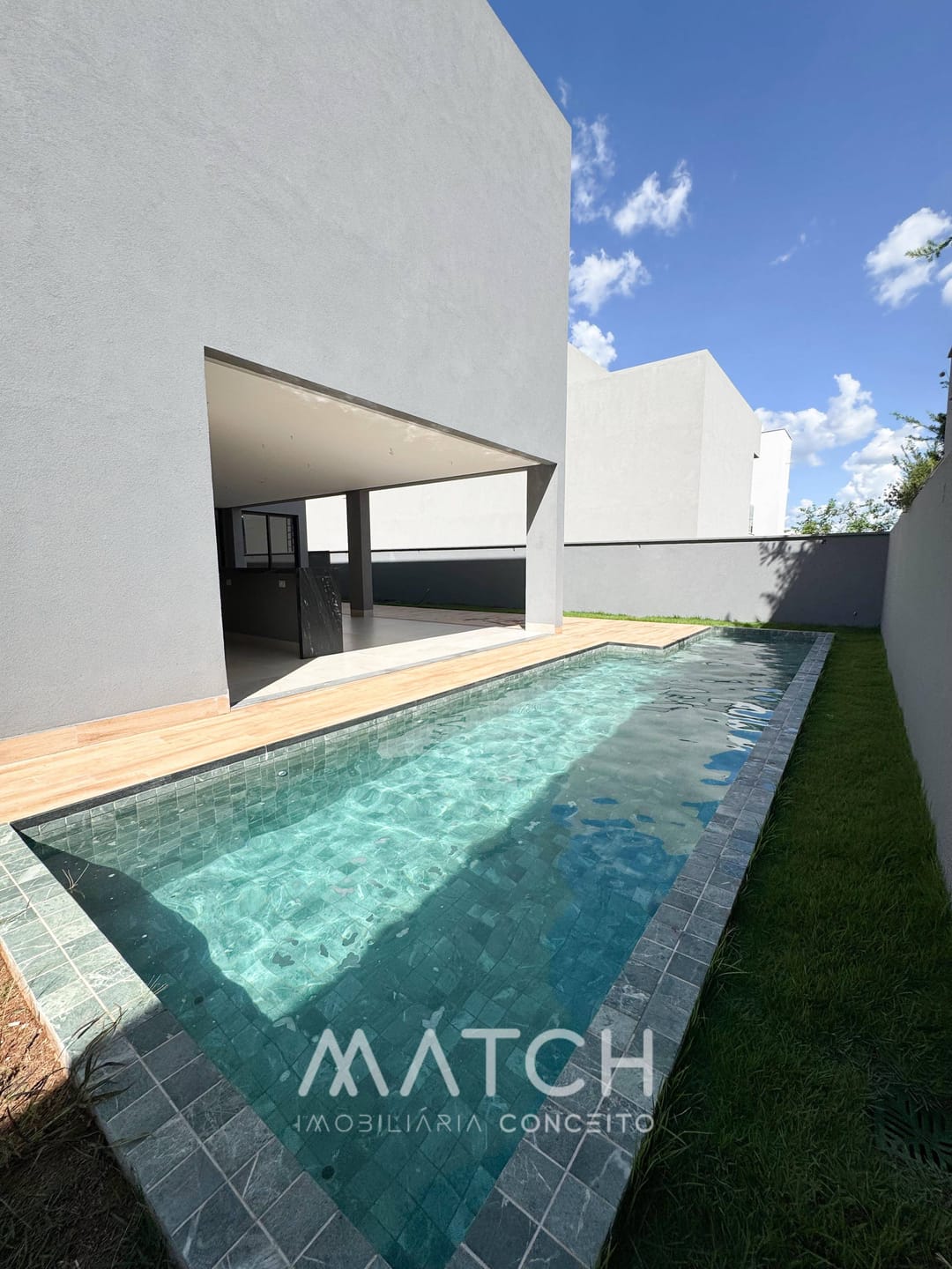 Casa à venda com 373 m2 construção, 4 suítes, Residencial Alphaville Flamboyant, Goiânia, GO