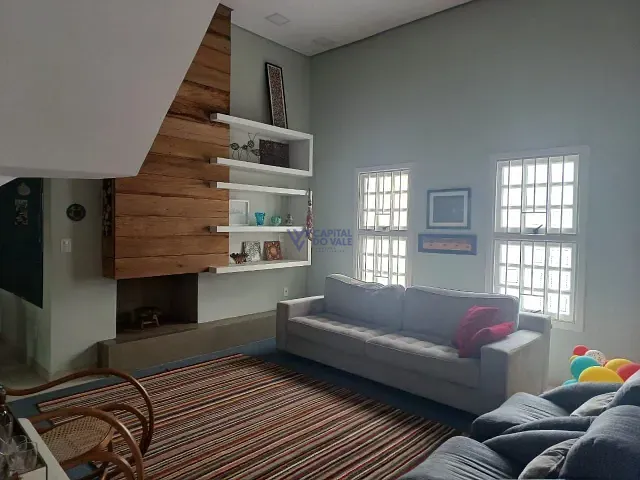 Casa com 250m² 4 quartos e 3 banheiros, à venda, no bairro Jardim das Indústrias em São José dos Campos