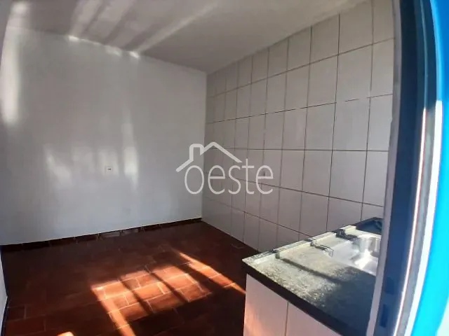 Casa com 45m² 1 quarto e 1 banheiro, para alugar, no bairro Conjunto Habitacional dos Trabalhadores em Santa Bárbara D'Oeste