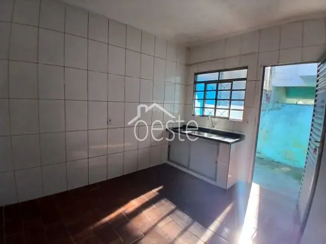 Casa com 45m² 1 quarto e 1 banheiro, para alugar, no bairro Conjunto Habitacional dos Trabalhadores em Santa Bárbara D'Oeste