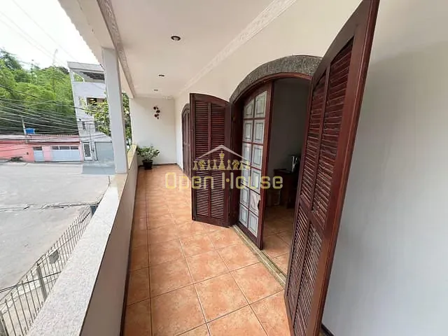 Casa 3 quartos e 2 banheiros, à venda, no bairro Santa Lúcia em Barra Mansa
