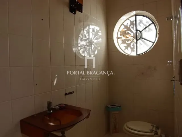 Casa com 250m² 4 quartos e 3 banheiros, à venda, no bairro Jardim Europa em Bragança Paulista