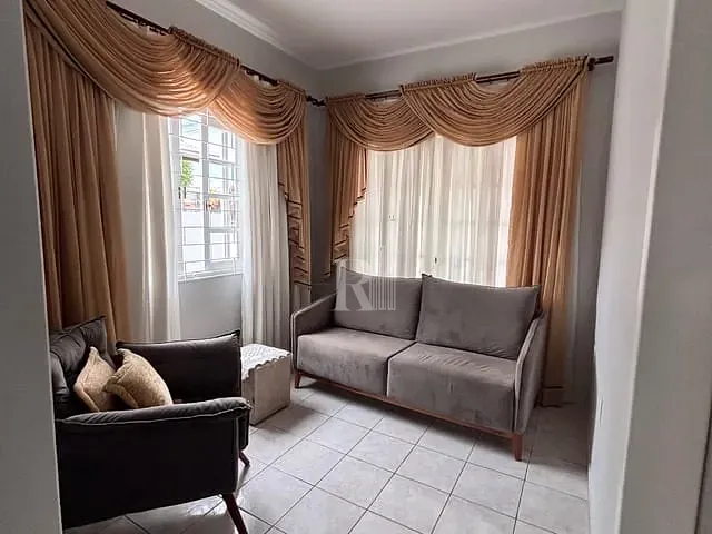 Casa 3 quartos e 1 banheiro, à venda, no bairro Praça em Tijucas