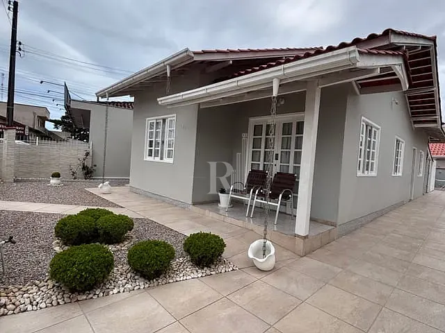 Casa 3 quartos e 1 banheiro, à venda, no bairro Praça em Tijucas