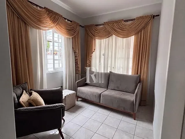 Casa 3 quartos e 1 banheiro, à venda, no bairro Praça em Tijucas