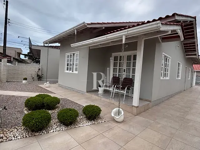 Casa 3 quartos e 1 banheiro, à venda, no bairro Praça em Tijucas