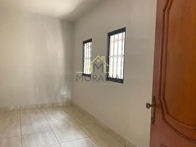 Casa 3 quartos e 3 banheiros, para alugar, no bairro Vila Meziara em Guaxupé