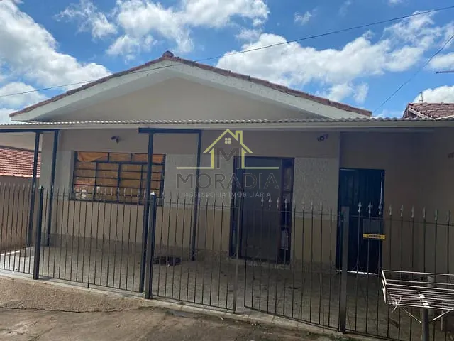 Casa 3 quartos e 3 banheiros, para alugar, no bairro Vila Meziara em Guaxupé