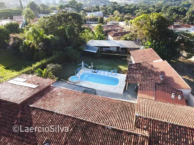 Casa 5 quartos e 4 banheiros, à venda ou para alugar, no bairro Lagos de Santa Helena em Bragança Paulista
