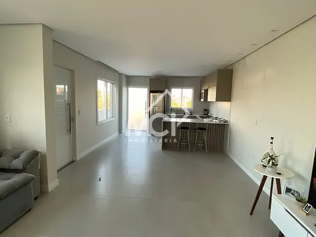 Sobrado 2 quartos e 2 banheiros, à venda, no bairro Areal em Pelotas