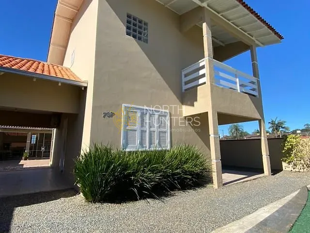 Casa com 360m² 2 quartos e 3 banheiros, à venda, no bairro Vila Nova em Joinville