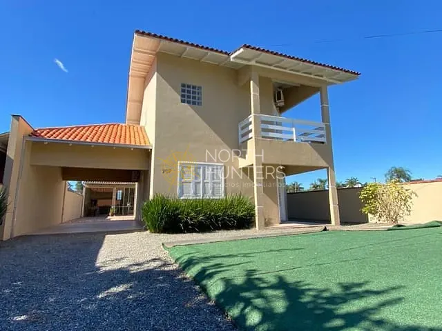 Casa com 360m² 2 quartos e 3 banheiros, à venda, no bairro Vila Nova em Joinville