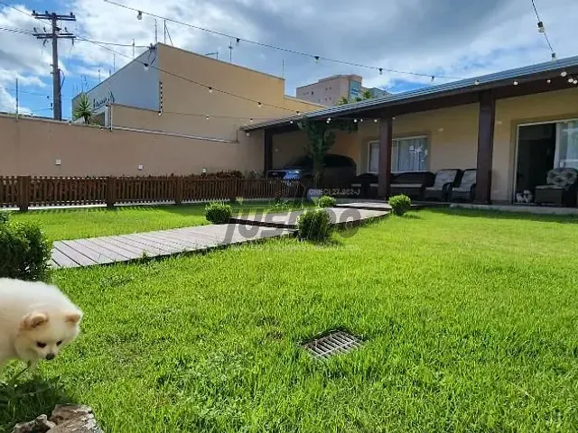 Casa com 375m² 4 quartos e 2 banheiros, à venda, no bairro Centro em Itanhaém