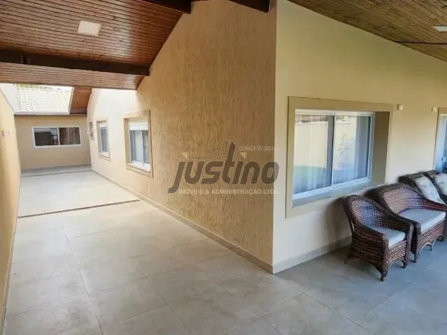 Casa com 375m² 4 quartos e 2 banheiros, à venda, no bairro Centro em Itanhaém