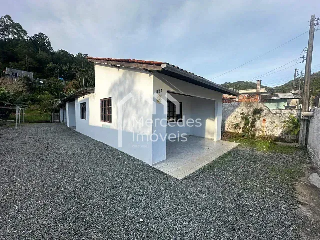 Casa 2 quartos e 2 banheiros, à venda, no bairro Fazendinha em Itajaí