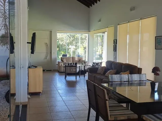 Casa com 4537m² 3 quartos e 3 banheiros, à venda, no bairro Condomínio Jardim das Palmeiras em Bragança Paulista