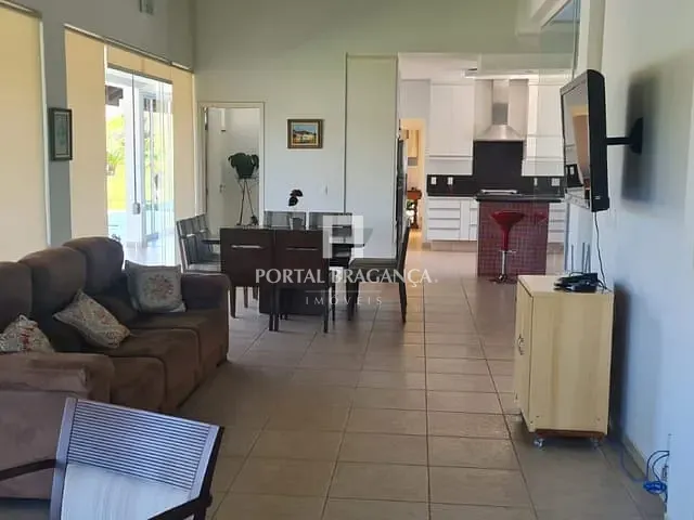Casa com 4537m² 3 quartos e 3 banheiros, à venda, no bairro Condomínio Jardim das Palmeiras em Bragança Paulista